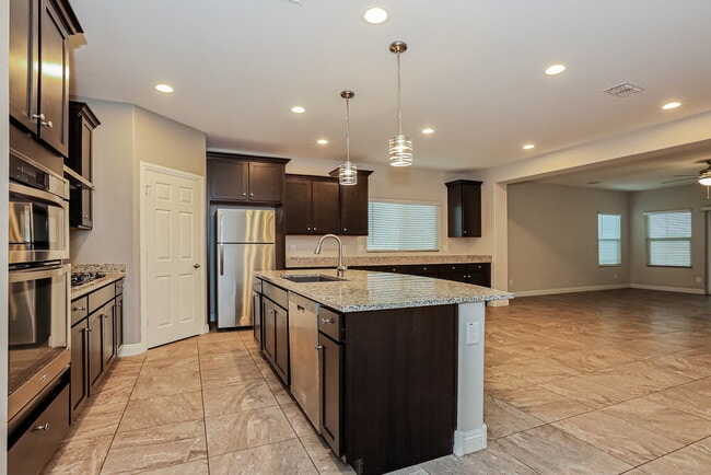 Building Photo - 10820 E Topaz Ave