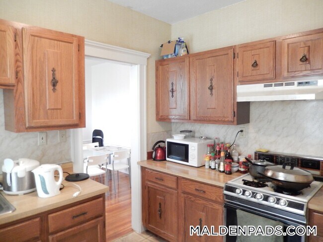 Building Photo - 94 Maple St