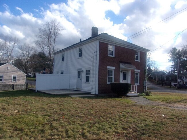 Building Photo - 7 Hemlock Rd