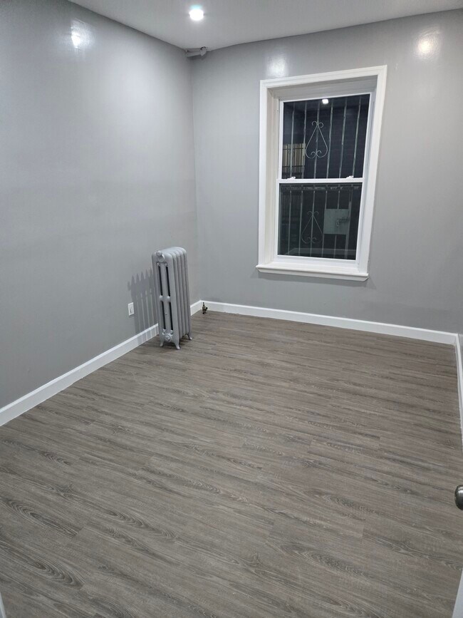 Foto del edificio - 521 Hegeman Ave
