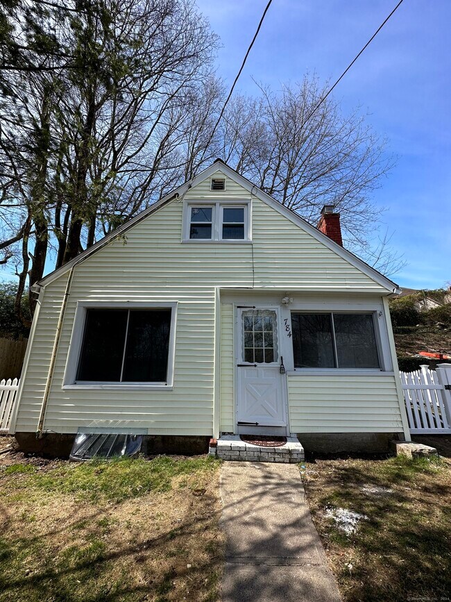Building Photo - 784 Howe Ave
