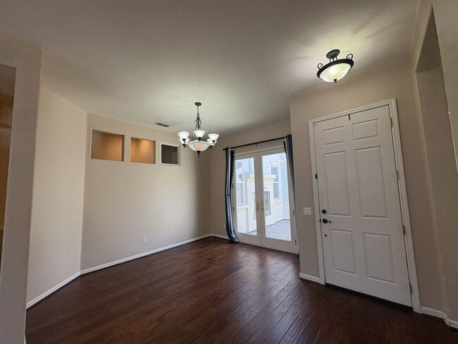 Building Photo - 5637 Lilyview Way