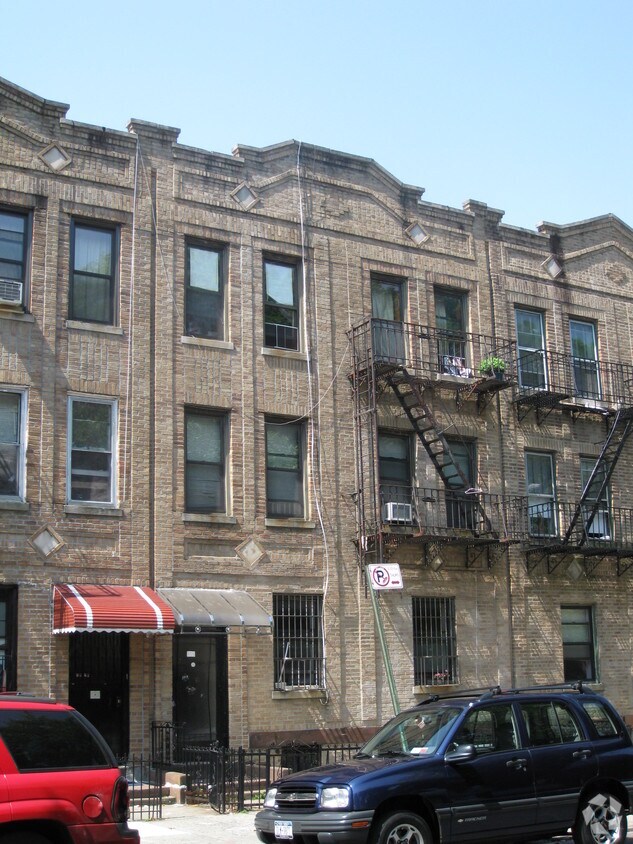 Foto principal - 968 54th St