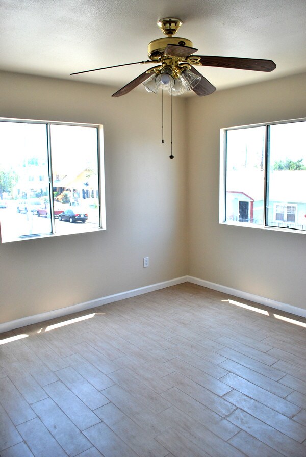 Foto del edificio - 1398 W 30th St