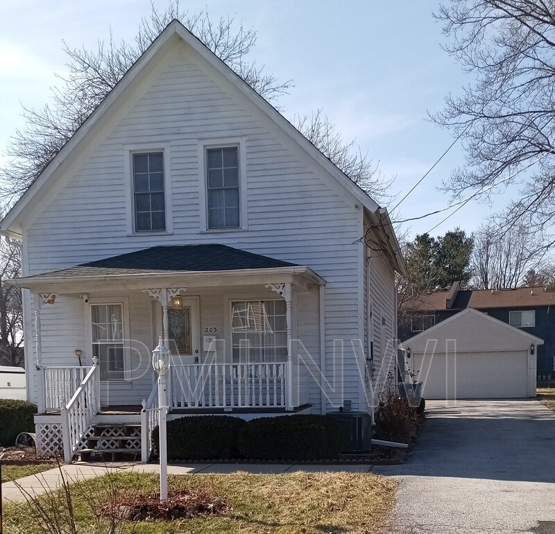 203 Locust St, Chesterton, IN 46304 House Rental in Chesterton, IN