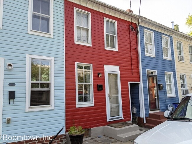 Building Photo - 2 br, 1.5 bath House - 119 Water Street