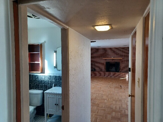 Building Photo - 3009 Delano Pl NE