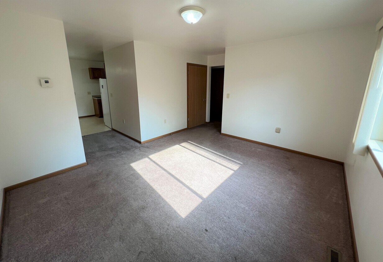 1324 8th Ave NE Unit 5, Aberdeen, SD 57401 Room for Rent in Aberdeen