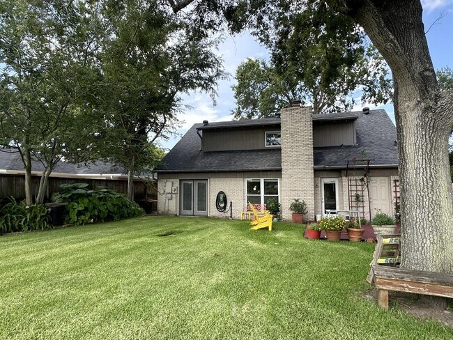Foto del edificio - 15806 Torry Pines Rd