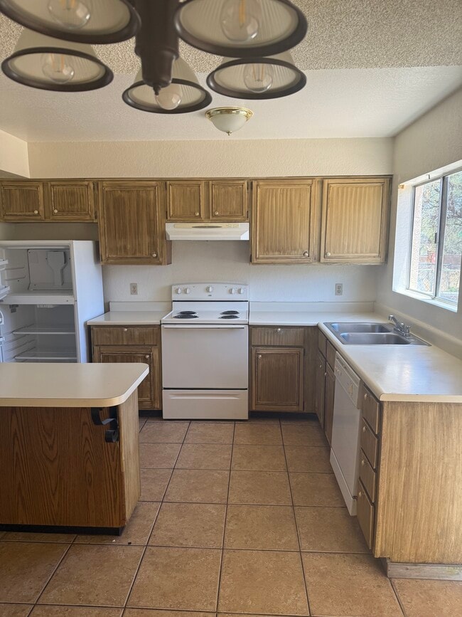 Building Photo - 433 Avenida Garza