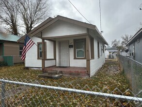 Building Photo - 210 E Main St