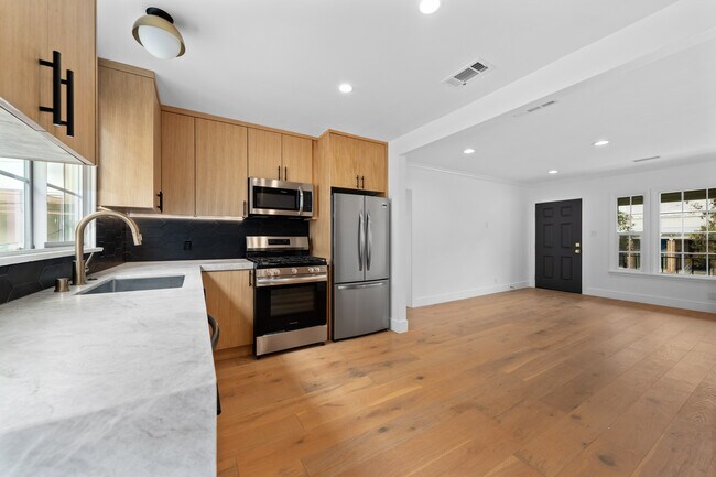 Foto del edificio - 5234 W Olympic Blvd