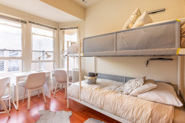 Foto del edificio - 2221 Dwight Way