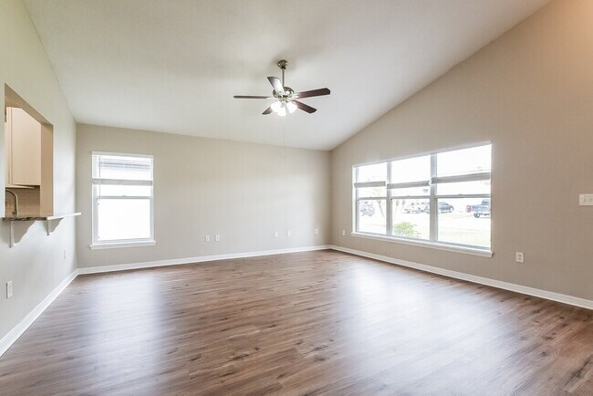 Foto del edificio - 3352 Kelsey Ln