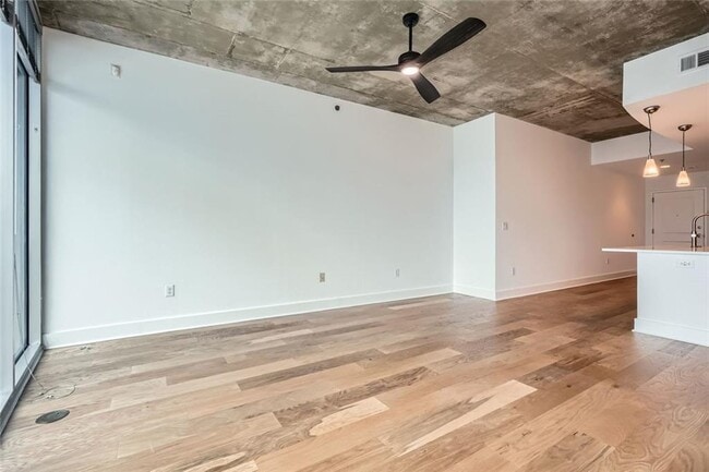Foto del edificio - 950 W Peachtree St NW