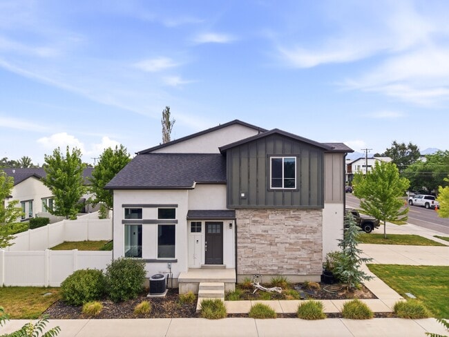 Photo - 7084 S 300 E (Midvale, UT) House