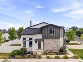 Building Photo - 7084 S 300 E