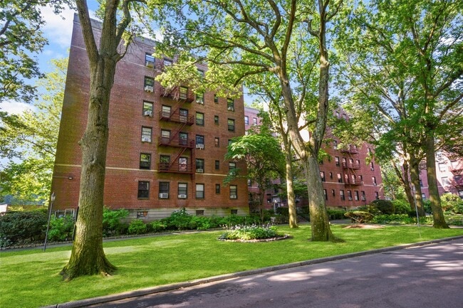 Building Photo - 325 Richbell Rd