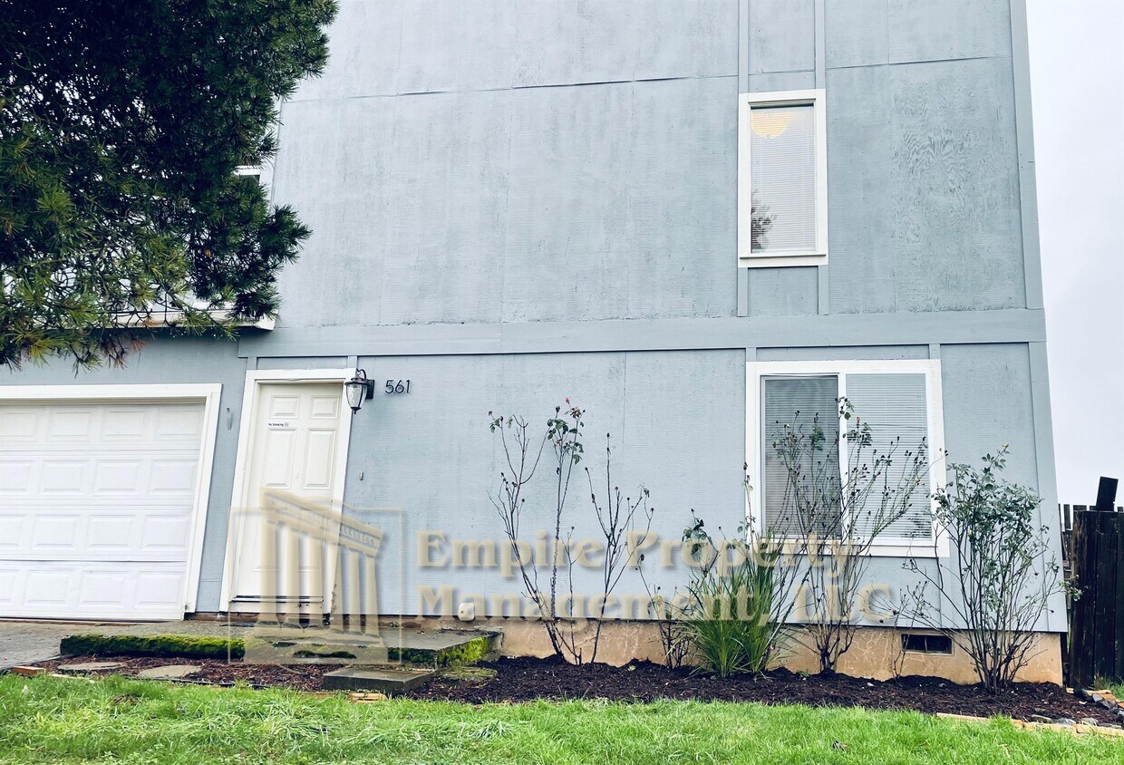 561 Holbrook Ln Unit 561, Creswell, OR 97426 Room for Rent in