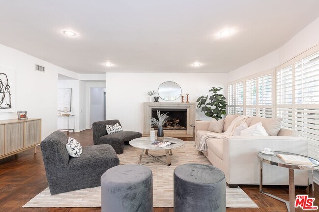 Foto del edificio - 2559 Hutton Dr