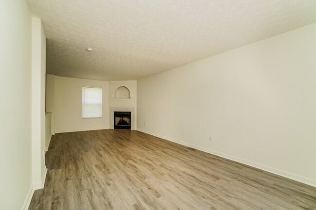 Building Photo - 364 Evergreen Cir