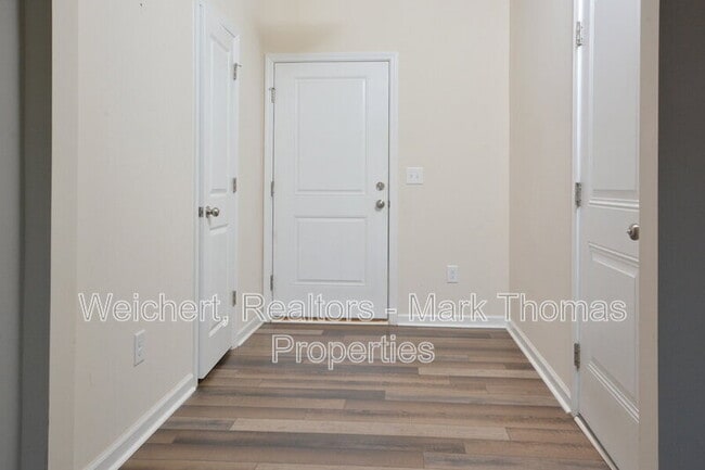 Building Photo - 409 Vassar Dr