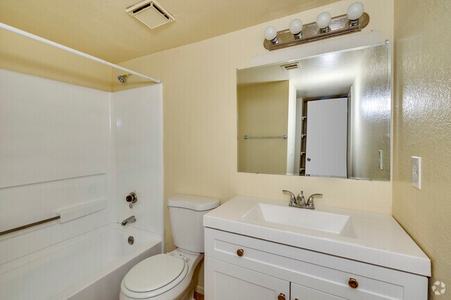 2BD, 2BA - 900SF2 - Baño principal - Papago Fairways