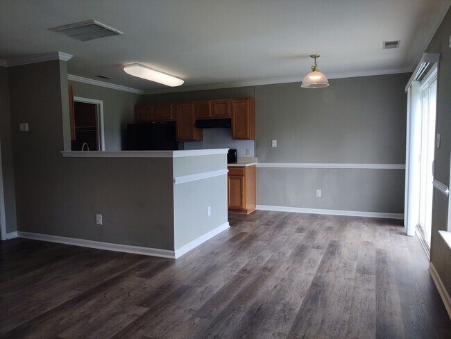 Building Photo - Pristine, move in ready 2-story home locat...