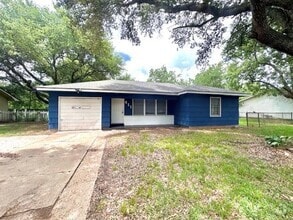 Building Photo - 411 Frankie St