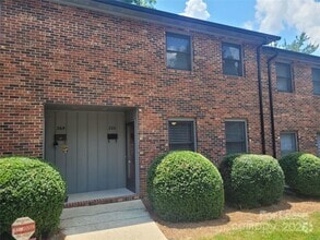 Building Photo - 266 Kelly St