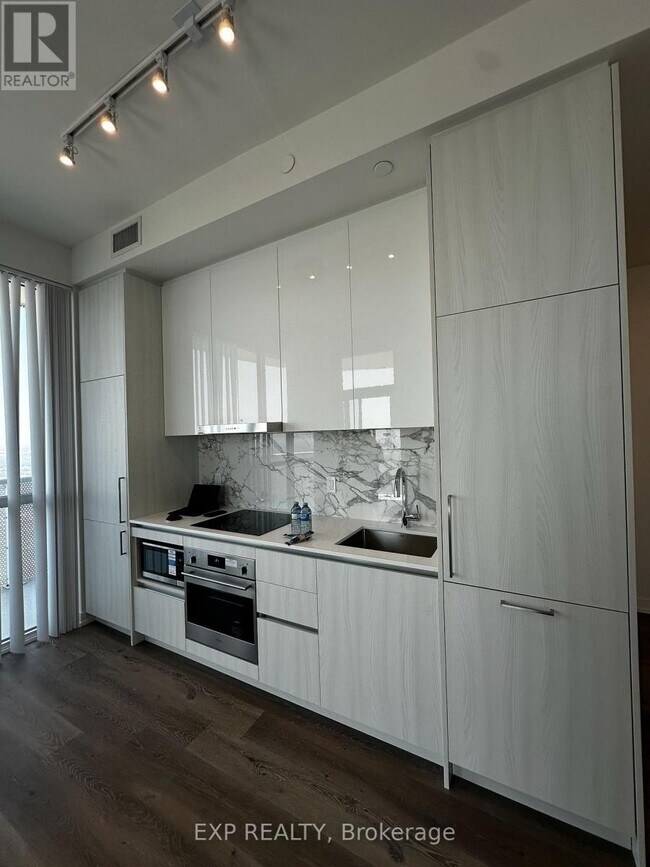 Photo du bâtiment - 225 Commerce St