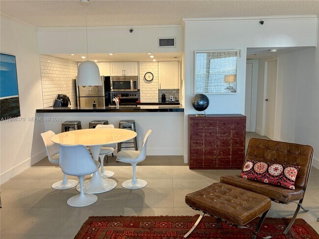 Foto del edificio - 555 NE 15th St