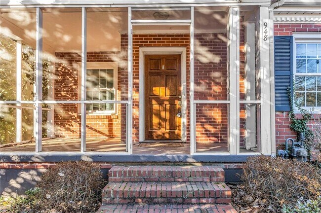 Foto del edificio - 948 Sycamore Dr