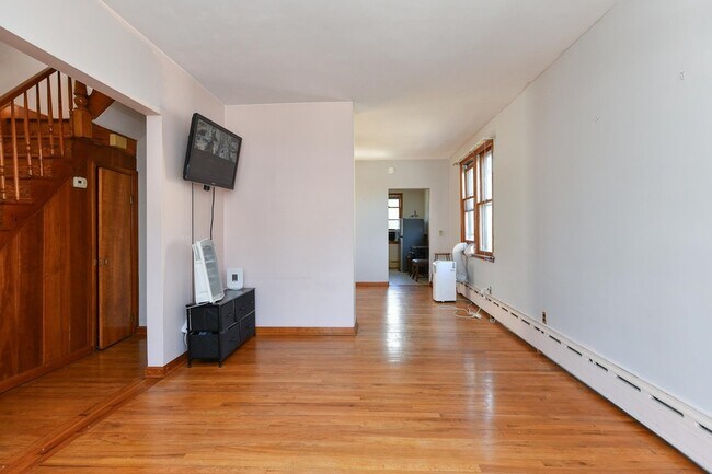 Foto del edificio - 241 Maple St
