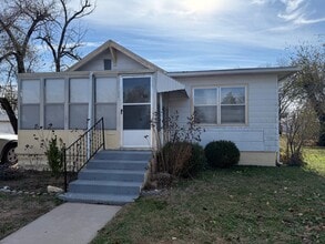 Building Photo - 711 W 11th Ave