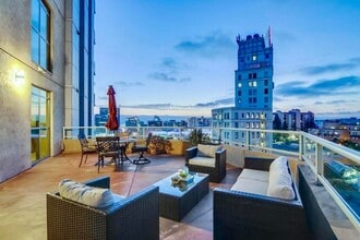 Building Photo - 801 Ash St