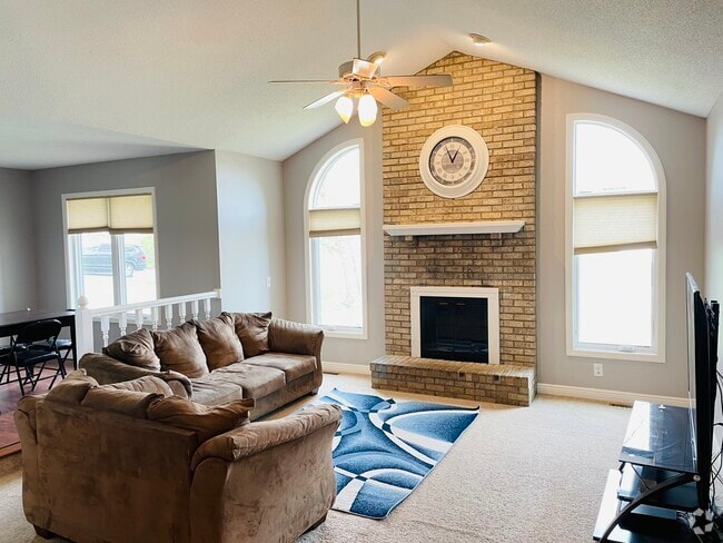 Living Room - 16133 Logarto Ln