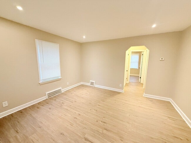 Foto del edificio - This beautifully updated 3-bedroom, 1-bath single-family home is ready for move-in!