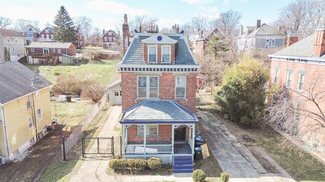 Foto del edificio - 735 Considine Ave