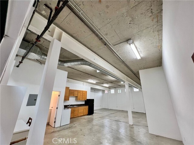 Building Photo - 567 W 5th St