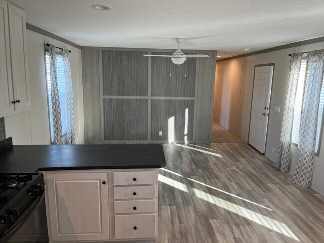 Building Photo - 109 Desander Dr