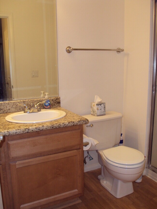Foto del edificio - Stylish 2-Bedroom Condo in Sought-After Ca...