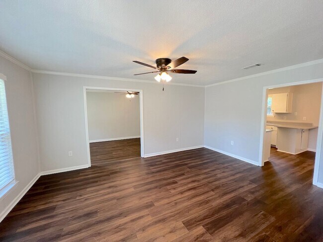 Foto del edificio - 3 BED | 2 BATH | SCREENED IN SUNROOM | SOUTHSIDE/VERNONBURG