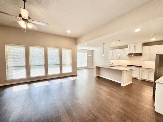 Building Photo - Pristine 4 Bed 3 Bath Home - Canyon Falls