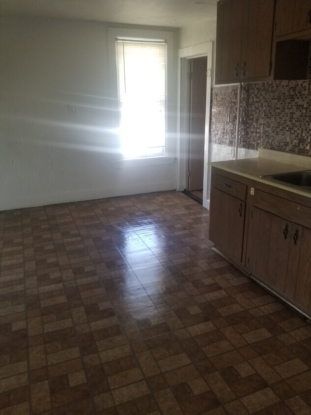 Kitchen - 1833 N 17th St