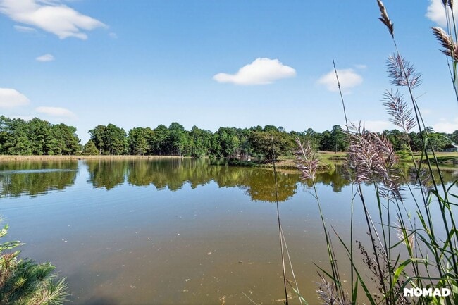 Building Photo - 124 Pinesage Dr