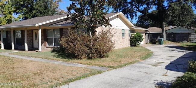 Foto del edificio - 2724 Lexington Dr