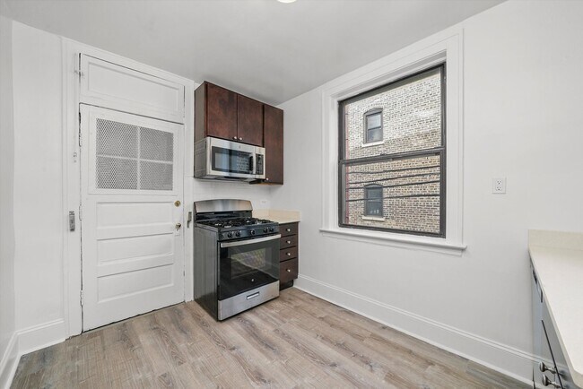 Building Photo - 2322 N Spaulding Ave