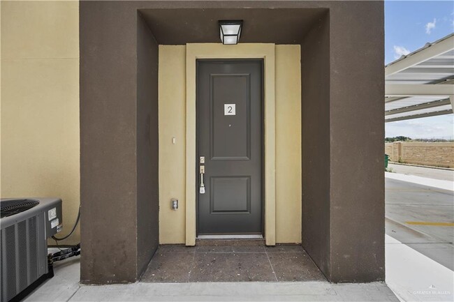 Building Photo - 1220 E Camellia Ave