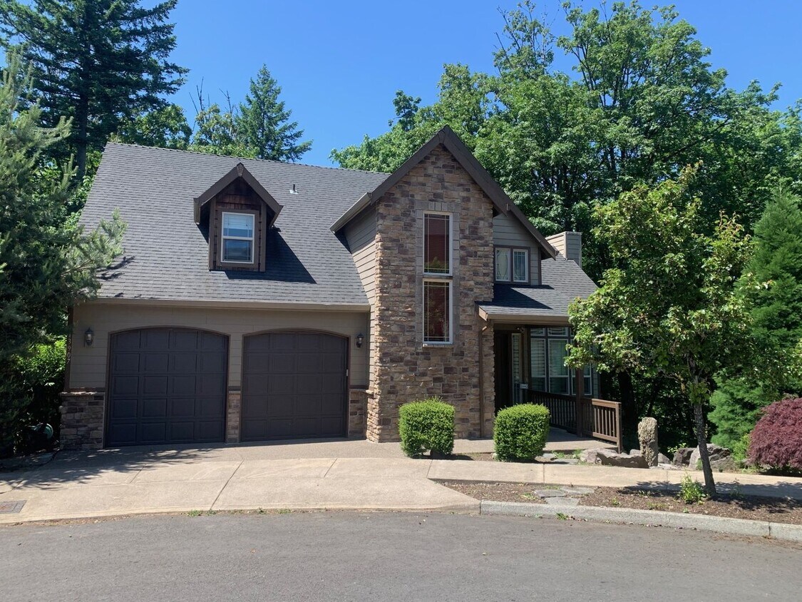 Primary Photo - Starpointe Luxury Home with 6 Bedrooms, 4 ...